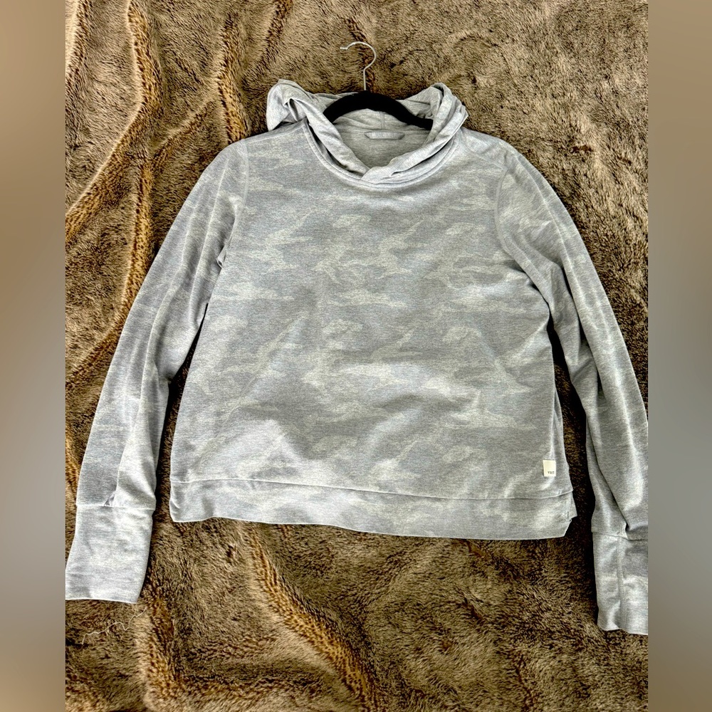 Vuori halo essential hoodie gray camo